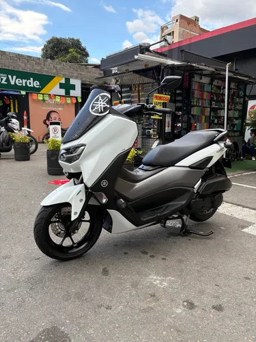 Yamaha N-max Connected