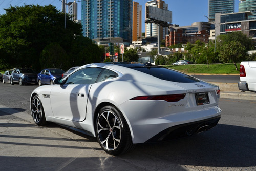 Imagen 4 de 10 de Jaguar F Type R Dynamic 300 Ps 2021