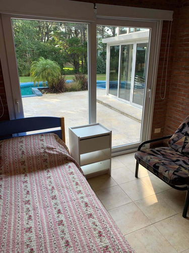 Imagen 7 de 14 de Cariló Alquiler Temporario Casa Pileta Climatizada Parque