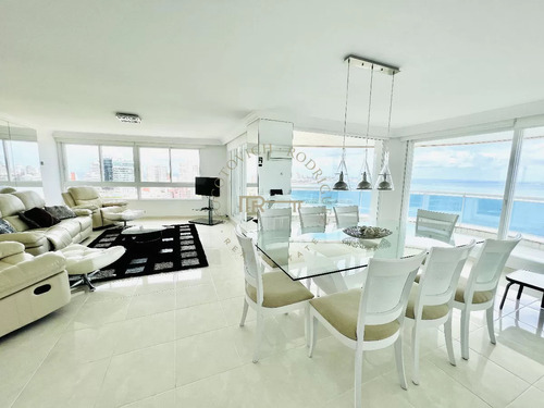 Apartamentoen Venta  Millenium  3 Dormitorios Más Dep. Playa Mansa Punta Del Este.