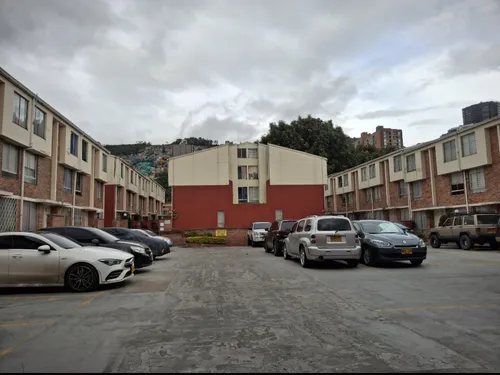 Casa 3 Niveles, Conjunto Cerrado