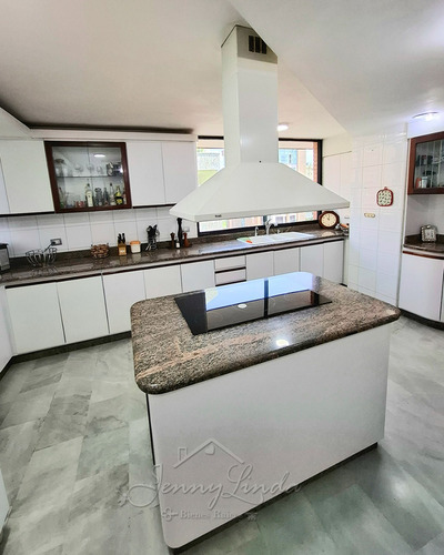 Venta Apartamento Urb. La Soledad, 197mts Exclusivo Maracay Aragua