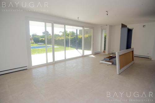 Venta - Casa En Los Alcanfores - Bayugar Negocios Inmobiliarios
