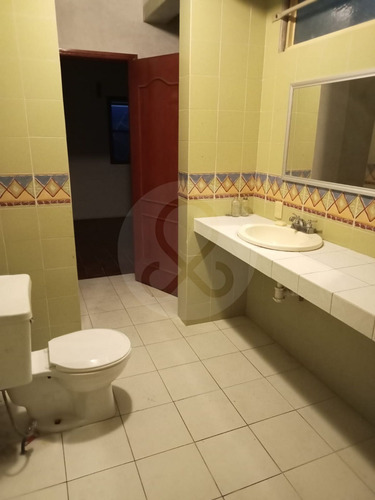 Amplia Casa De 270m2 | 4 Recámaras | 4 Baños | 3 Estacionamientos | Col. Aurora