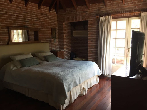 Imagen 10 de 19 de Alquiler Por Temporada: Chalet Tradicional En Dos Plantas De 4 Dorm, Dependencias, Doble Garaje Y Pileta Climatizada