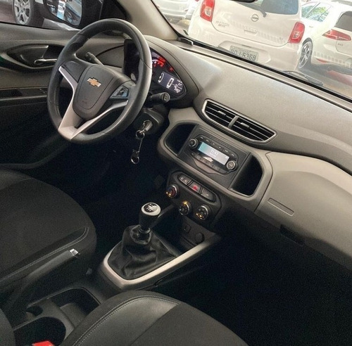 Imagem 8 de 9 de Chevrolet Onix