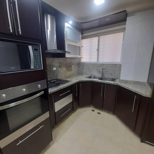 Apartamento En Alquiler. Urb .andrés Bello. Las Delicias/maracay/js0214