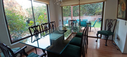 Casa En Arriendo 6d/ 5b / 3e En Valle La Dehesa