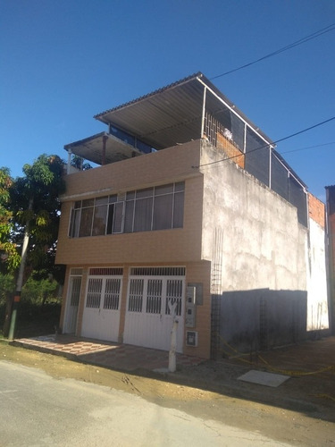 Imagen 3 de 21 de Vendo Casa De 3 Pisos Muy Serca A La Via Principal .