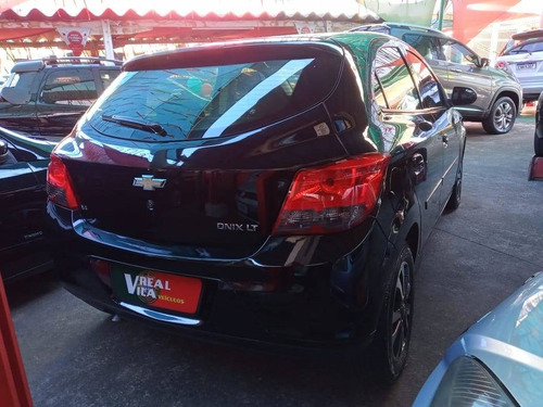 Imagem 4 de 13 de Chevrolet Onix 1.4 Mpfi Lt 8v Flex 4p Manual