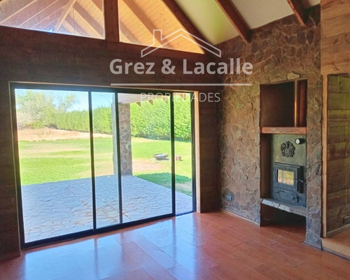 Se Vende Casa De 2 Pisos En Sector Los Niches, Curicó