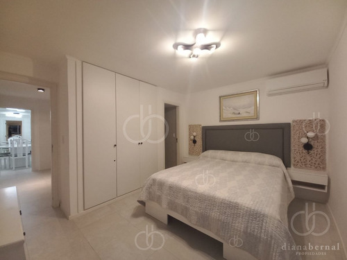 Imagen 11 de 27 de Vende Apartamento De 2 Dormitorios Y Medio En Chiverta, Reciclado Completo. Punta Del Este