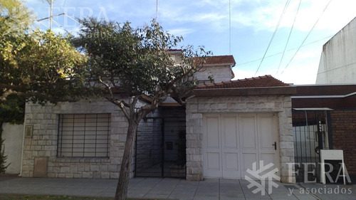 Imagen 1 de 1 de Venta De Casa 4 Ambientes En Wilde Con Cochera Y Quincho ( 22603)