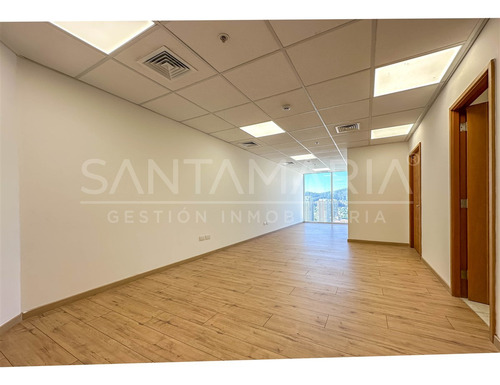 Arriendo Oficina Ubicada En Barros Arana, Concepción.