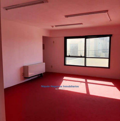 Venta Oficina De Categoría En Ciudad Vieja, Nápole