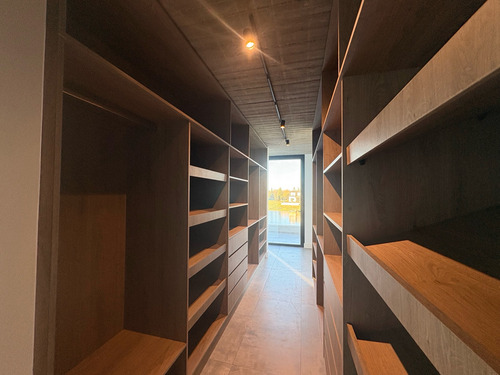 Casa En Alquiler Con Amarras - El Naudir
