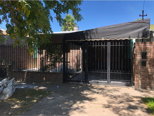 Venta Casa Dos Dormitorios En Fisherton!