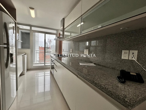 Mansa, Apartamento De 3 Dormitorios Más Dependencia