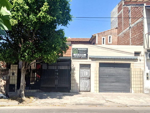 Casa Multifamiliar Con Local En Jose León Suarez
