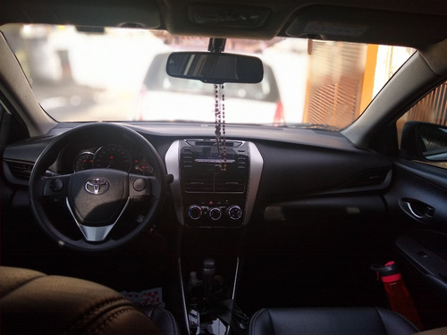 Toyota Yaris Xl Plus Automático 1.5 Câmbio 5 Machas...