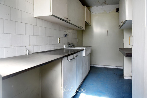 Depto. En Venta 2 Dorm Y Servicios / Vitacura / 2 Estac.