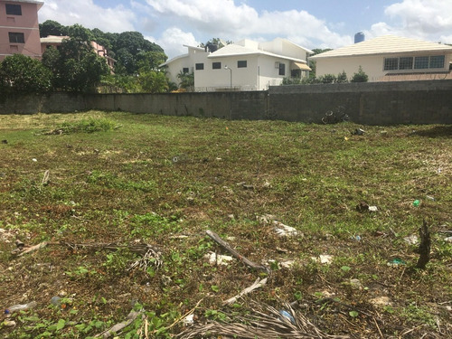 Terreno En Venta En Las Praderas De 1.058 M2. Residencial Cerrado