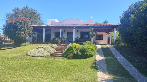 Casa En Villa Parque Siquiman, Carlos Paz