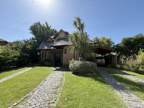Impecable Casa Con Jardin, Parrilla Y Pileta En Venta - Vista Al Golf - Club Nautico Escobar