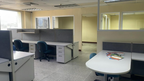 Local Comercial En Alquiler Ubicado En La Av Fuerzas Armadas Barcelona