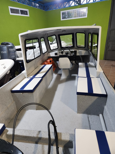 Tracker Cabinado Cuddy 530