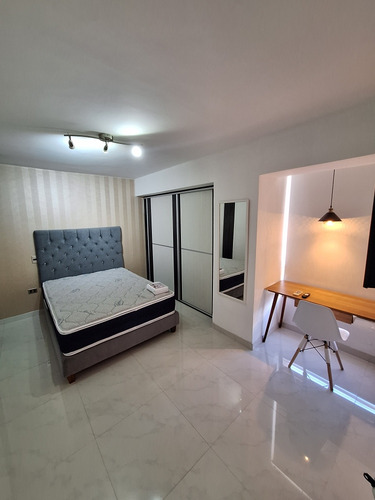 Alquilo Exclusivo Y Remodelado Apto. Colinas De Bello Monte.centro Polo. Puesto Techado, Amoblado, Excelente Residencia