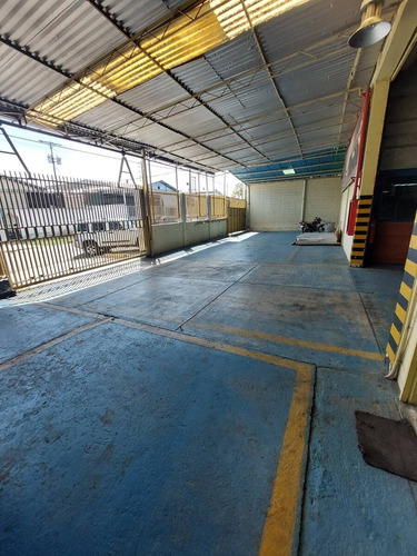 Venta De Galpón. Zona Industrial La Quizanda. Portón De Acceso En El Frente Del Galpón De 4 M. De Altura Con Santamaria. Mr.