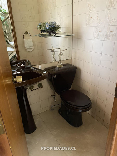 Casa En Venta De 5 Dorm. En Lo Barnechea