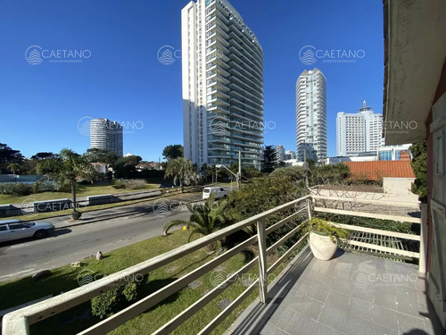 Venta Casa 5 Dormitorios. Playa Mansa, Punta Del Este