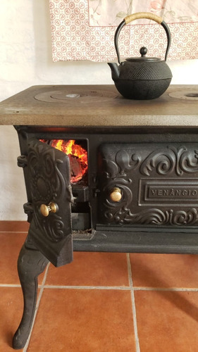Cocina A Leña De Hierro Fundido. Olla H Fundido De Regalo