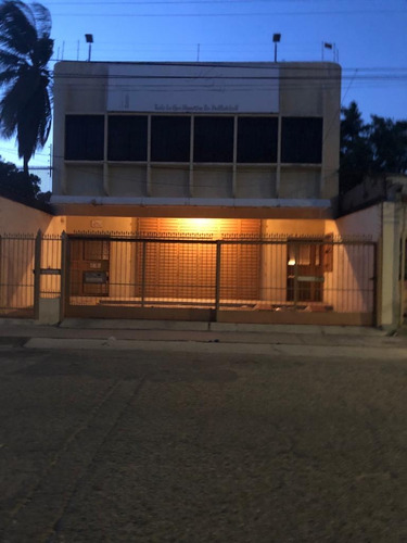 Imagen 1 de 14 de Edificio Comercial Dos Plantas A Pie Calle México Cumaná Amplio Local Comercial En Pb Y 5 Oficinas Con Baño Privado