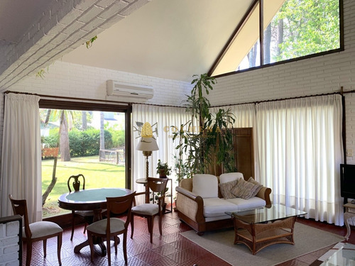 Excelente Residencia De 5 Dormitorios-ref:4553