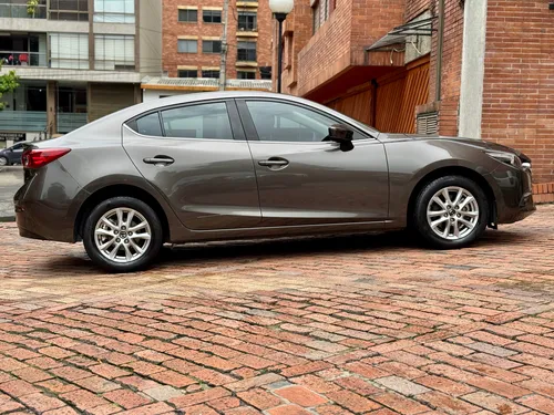 Mazda 3 Touring IPM MT