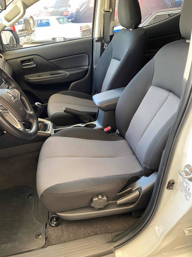 Imagen 10 de 13 de Mitsubishi L200 2020 2.4 Cabina Doble 4x2 Mt