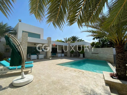 Cgi+ Luxury Lecheria Ofrece En Venta Casa En Las Villas.