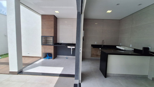 Casa Nova, Com Piscina Com Hidro E Iluminação, Sistema De Segurança, Internet, Pronta Para Morar