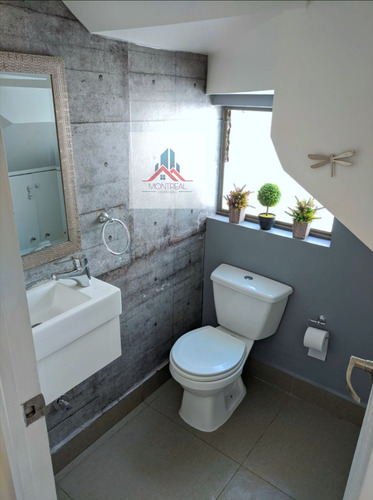 Casa Estilo Mediterraneo Al Interior De Condominio