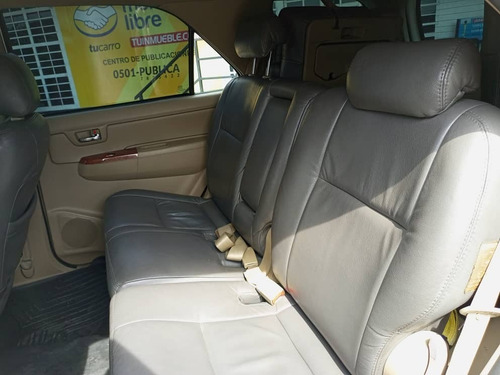 Imagen 8 de 13 de Toyota Fortuner Sr