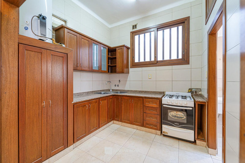 Venta - Ph 4 Ambientes Al Frente Con Cochera - La Perla