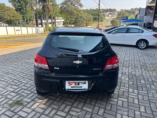 Chevrolet Onix ONIX HATCH LT 1.0 8V FlexPower 5p Mec.