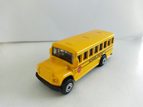 Maisto School Bus District 2 Amarillo Clásico Car Toy