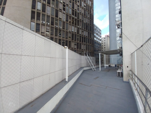 Excelente Sala Comercial Próxima Ao Metrô República, Na Av. Ipiranga 318, Com 148 M2 Mais 33,26 M2 De Área Comum. Imóvel Conta 7 Ares-condicionados, 4 Elevadores, 3 Banheiros, Segurança No Condomínio