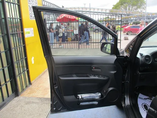 Kia Carens RONDO EX 4X2 2000CC MT AA