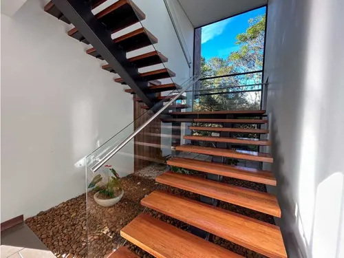 Vendemos Casa Moderna En El Alto De Las Palmas Envigado