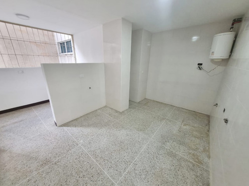 Los Palos Grandes Se Vende Apto Para Remodelar De 157 Mts P7l